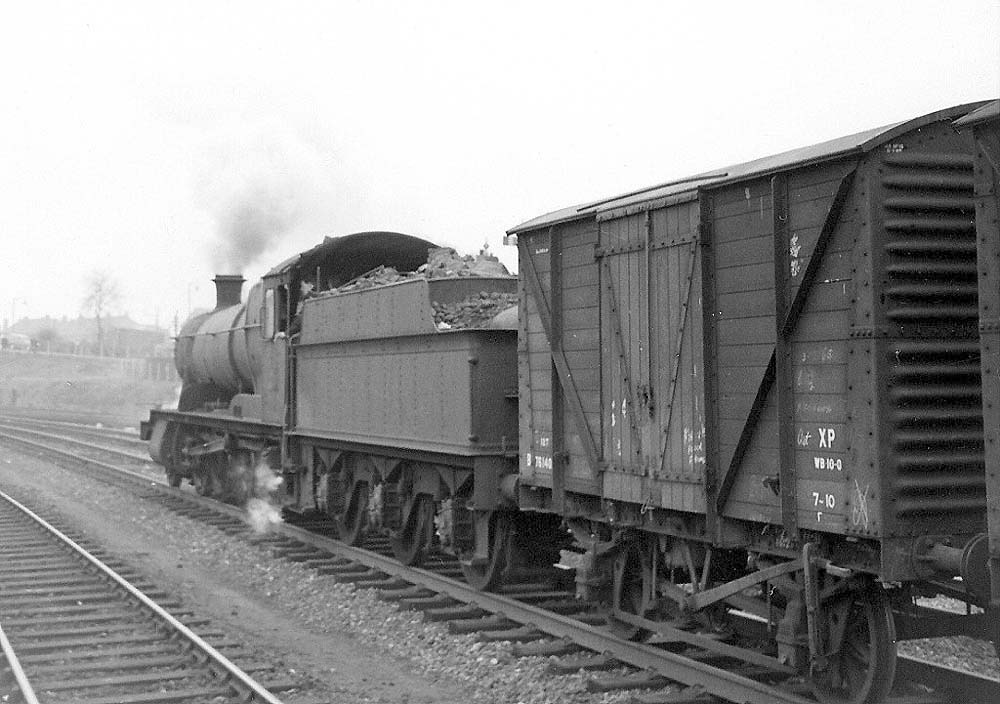 Another view of ex-GWR 2-8-0 28xx class No 3859 as it passes the up 10 50 am Bordesley to Banbury freight service on 15th February 1965