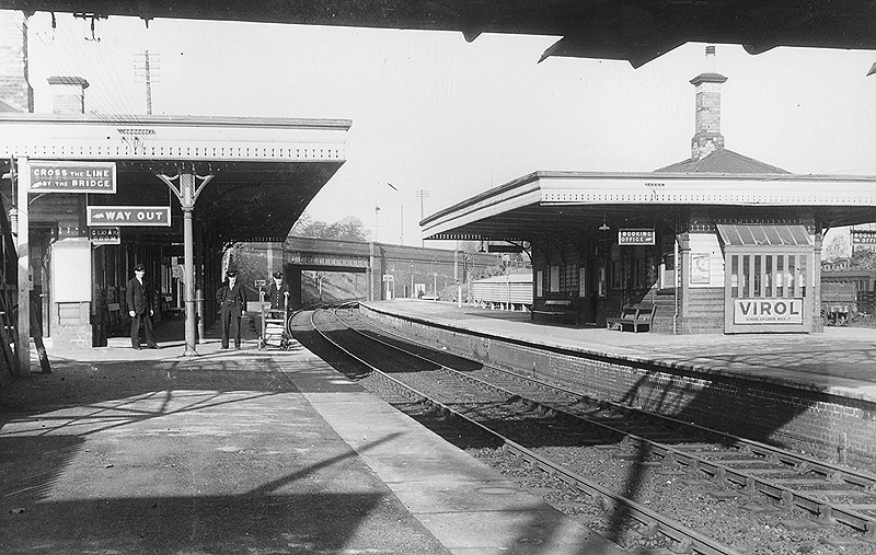 Looking along Four Oaks station's up platform showing the bend beneath Lichfield Road bridge