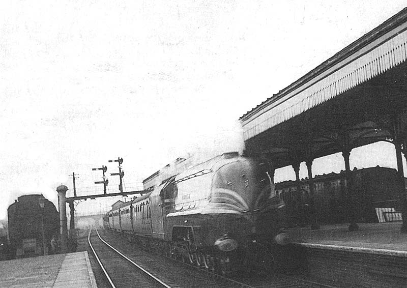 LMS Princess Coronation Class 4-6-2 No 6226 'Duchess of Norfolk' on the up Royal Scot express in August 1938