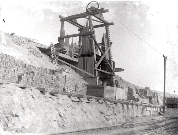 View of the headgear and loading wharf employed at Shaft No 6 at Catesby tunnel