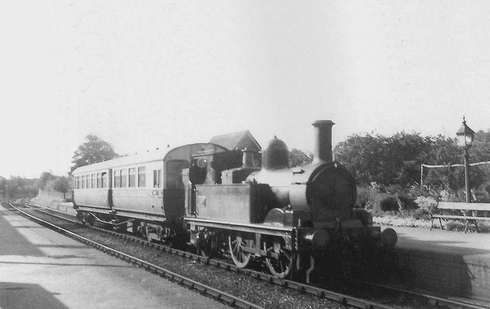 GWR ‘517’ class 0-4-2T No.1157 with auto trailer No.76 waiting to depart from the platform at Alcester for Bearley