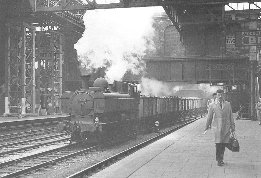 Ex-GWR 0-6-0PT 57xx class No 9724 is seen entering Snow Hill station at the head of a down Class K mineral train on 10th May 1958