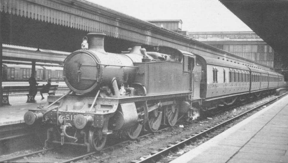 Great Western Railway 2-6-2T large prairie, 5101 class No 5196 about to depart from bay platform 4 at the north end of Birmingham Snow Hill