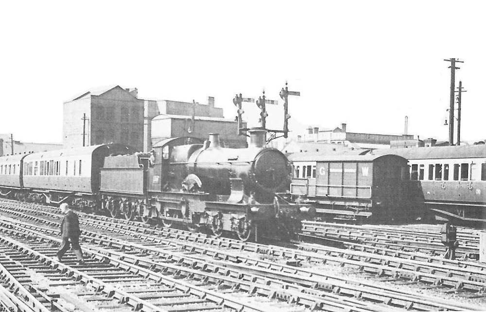 Great Western Railway 33xx (Bulldog) class 4-4-0 No 3399 'Ottawa' with an up express destined for Stratford-upon-Avon