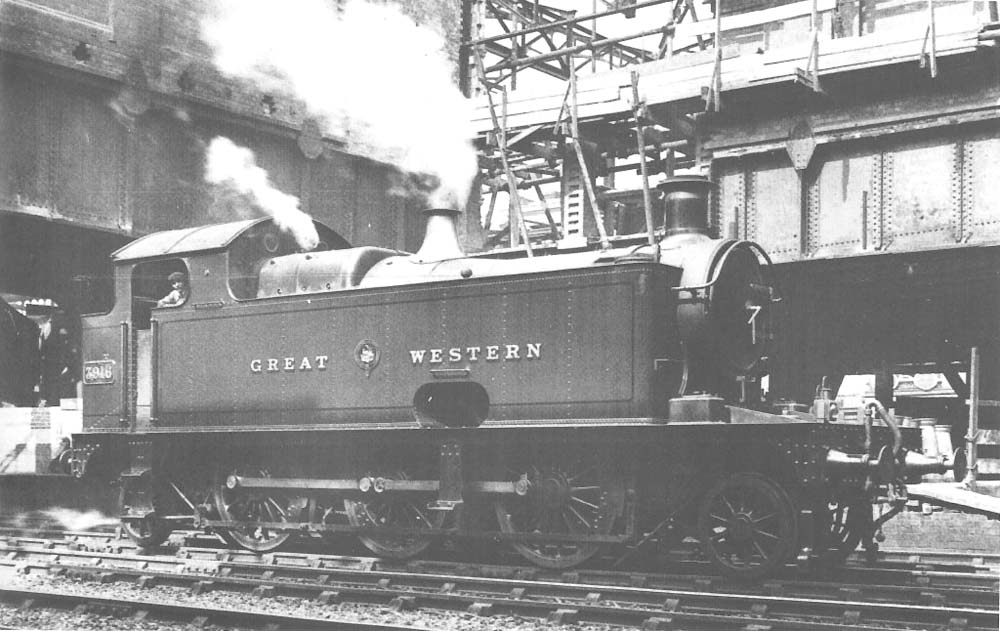 Great Western Railway 39xx class 2-6-2T No 3916 on the up through main line at the south end of Snow Hill Station in 1909