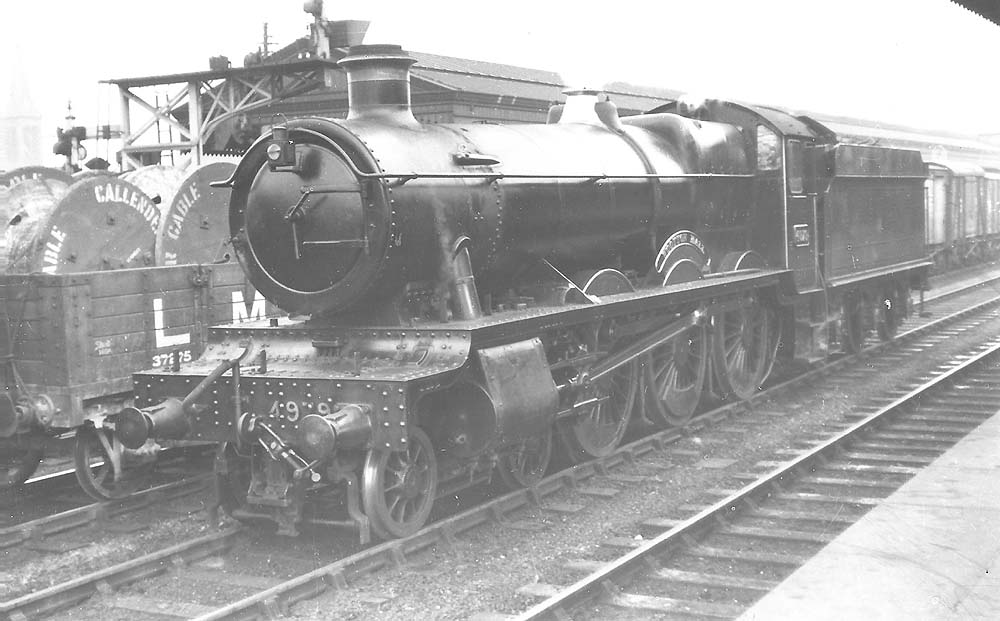 Great Western Railway 4-6-0 49xx class No 4979 �Wootton Hall� on the down through main line at Birmingham Snow Hill on 24th April 1937
