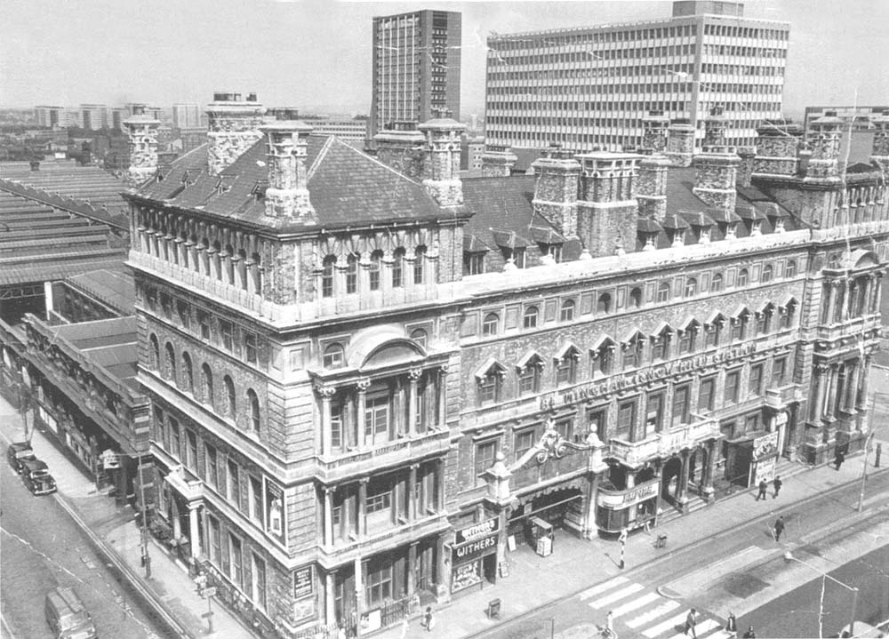 A 1967 elevated view of the Great Western station showing both the ornate roof of the hotel and the array of ridges of the glazed train shed