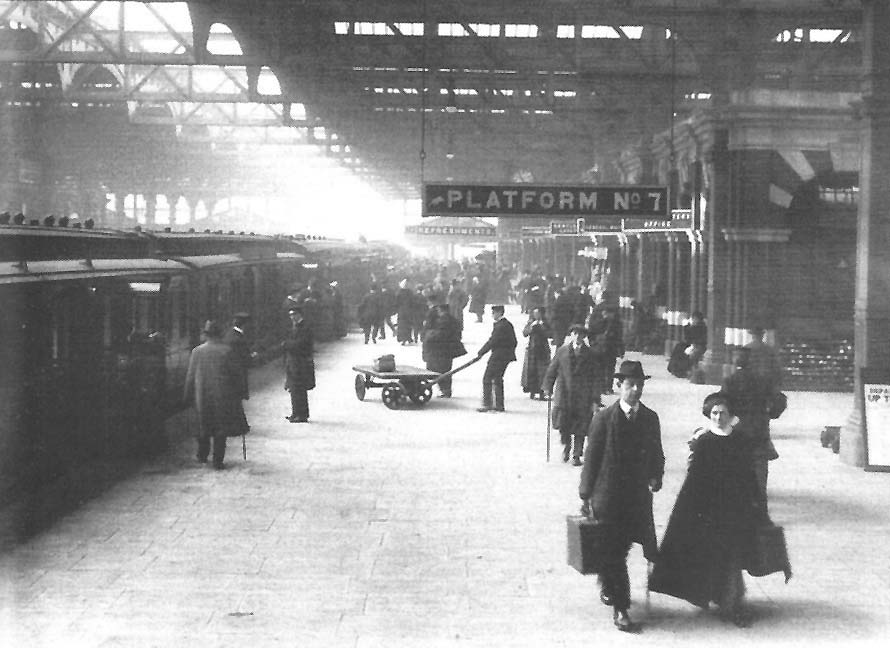 Photograph taken from close to the foot of the stairs from the main booking hall to the up island platform