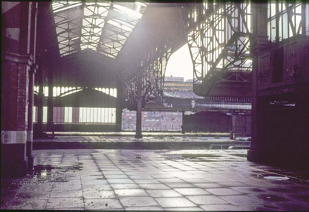 Looking from Platform 12 across Platform 7 towards Platforms 11, the main down platform, and 9 and 10, the two bay platforms in 1977