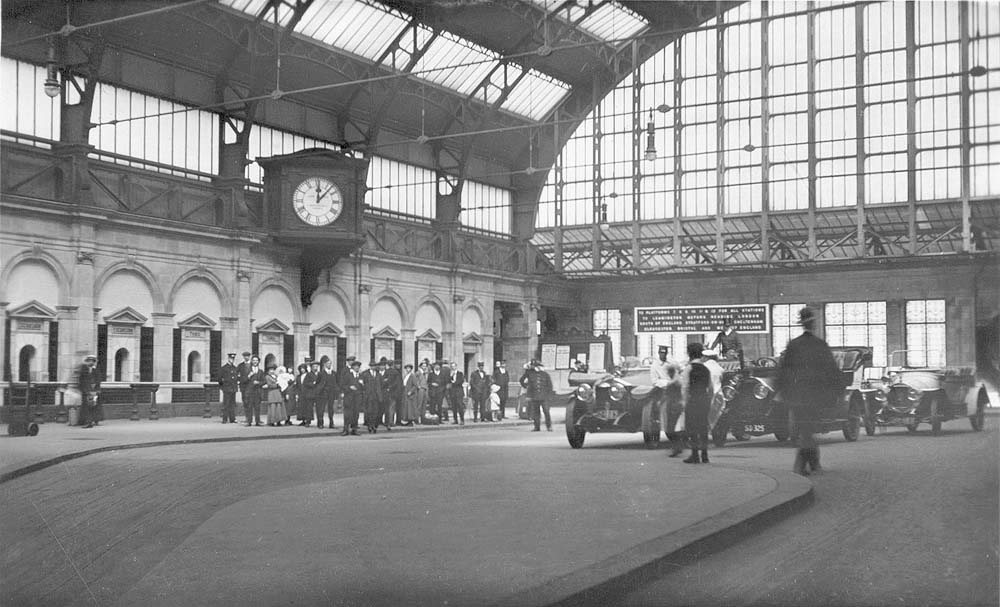 A 1920s view of Snow Hill Station's Main Booking Hall and Concourse with car chauffeurs evident on the right