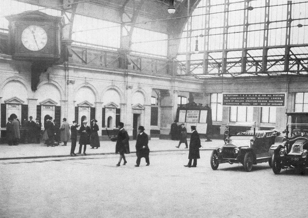 View of the station concourse which was located behind the hotel and allowed motor vehicles to drop passengers directly in front of the booking offices