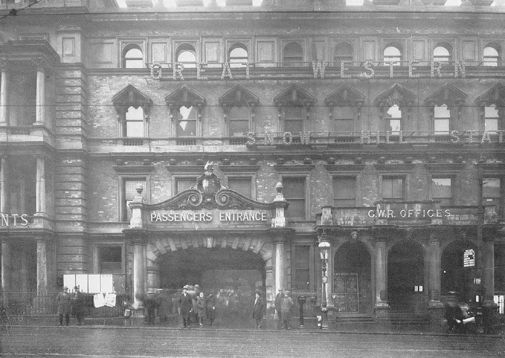 View of the entrance incorporated into the front facade of the former hotel in 1906 to enable passengers to gain access to Snow Hill station