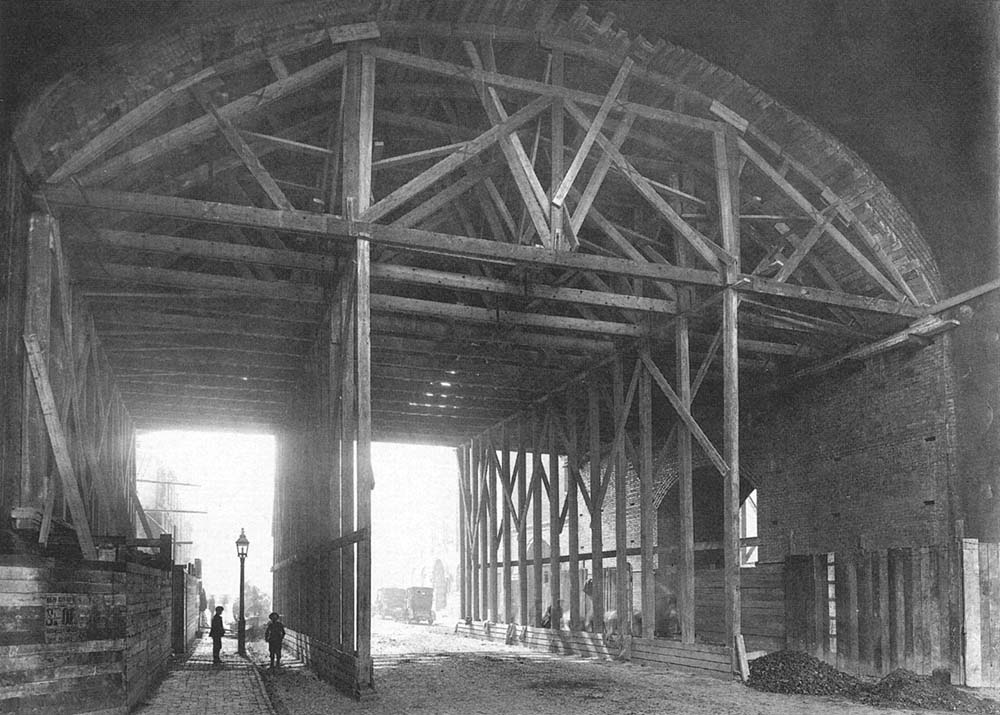 The extension of the viaduct arch over Allison Street under construction in September 1912