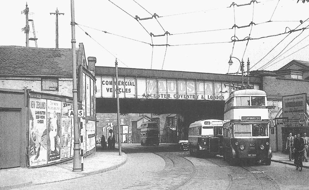 Looking North towards Snow Hill station from the end of the island platform serving the up and down main lines on 26th July 1929