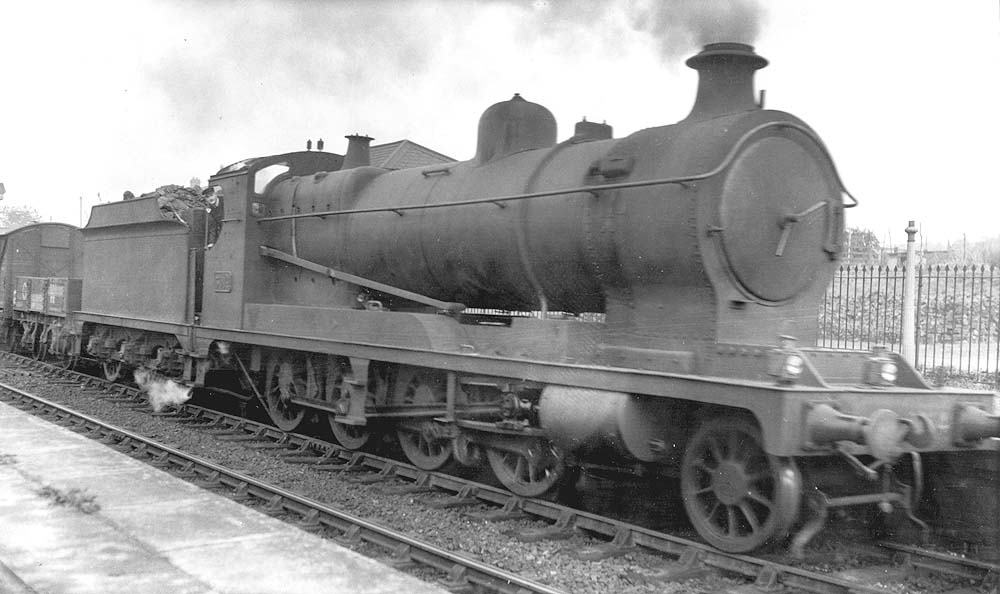 Another view of ex-ROD 2-8-0 No 3014 after being given the right of way to proceed through the station towards Stratford upon Avon