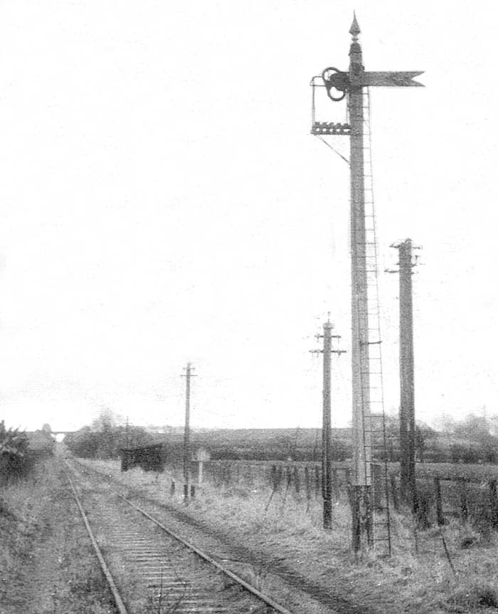 Looking towards Bearley up Captain's Hill towards the three-arch road over bridge located near Kinwarton circa 1952-3