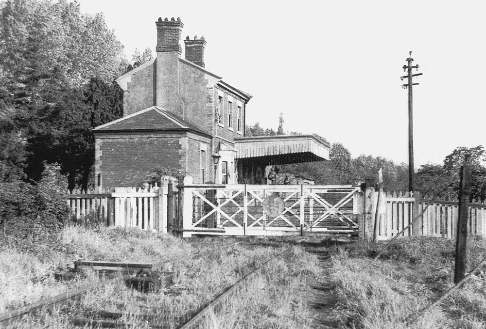 A 1949 view of Great Alne station seen from the Alcester side of the level crossing