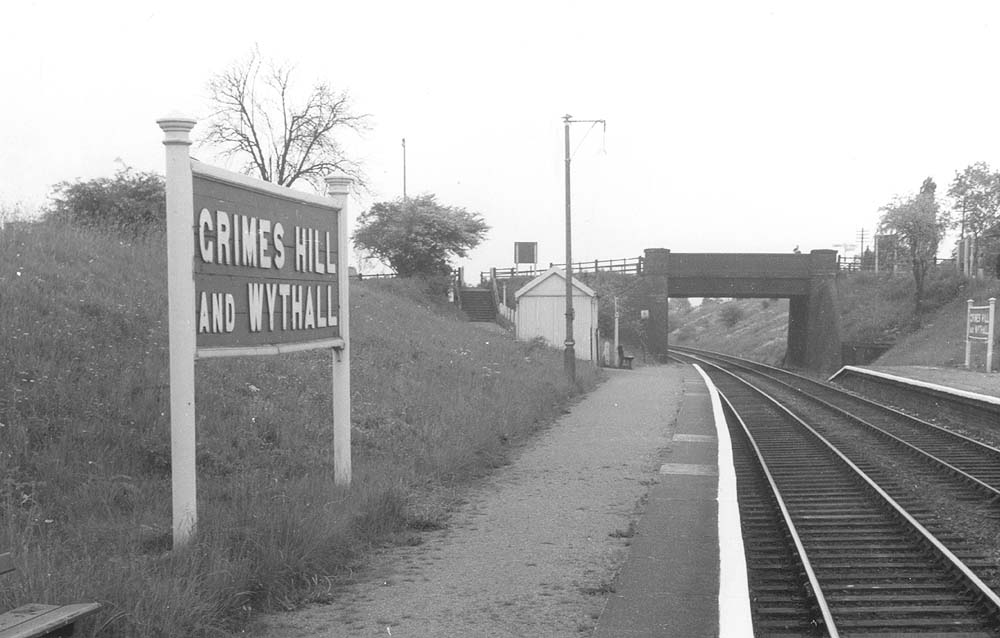 Looking towards Stratford upon Avon along Grimes Hill & Withall Platfom's down platform towards the replacement platform waiting room