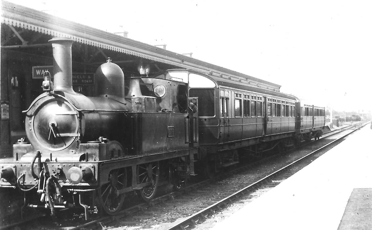 GWR 0-4-2T 517 class No 574 providing the motive power behind a Rail Motor Car service about to depart Hall Green Up platform