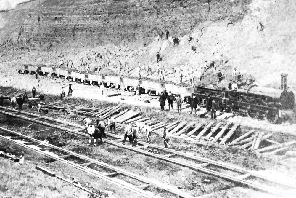 Close up showing GWR 0-6-0 No 311 being utlised to haul spoil during the widening of Harbury cutting