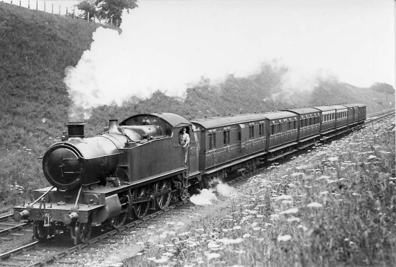  GWR 3150 Class 2-6-2T No 3186 heads a Stratford on Avon to Snow Hill local made up of four and six wheel coaches