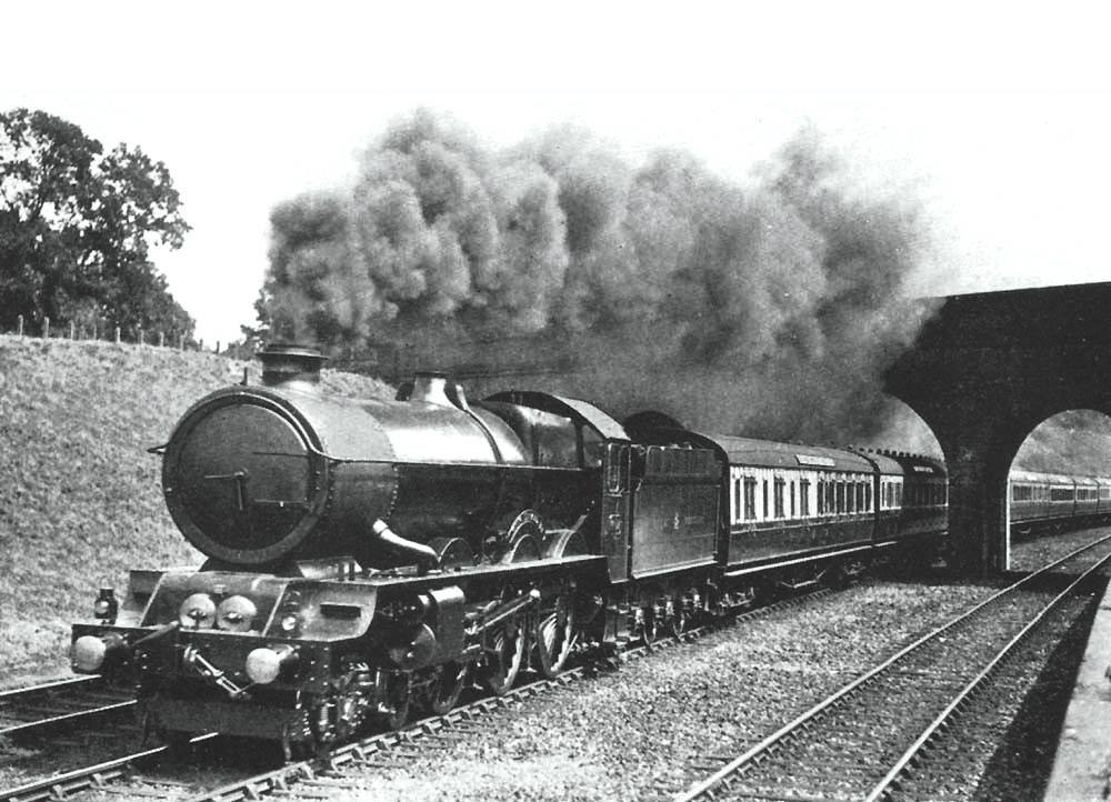 Great Western Railway 4-6-0 60xx (King) class No 6017 �King Edward IV� in immaculate condition with a Northbound express