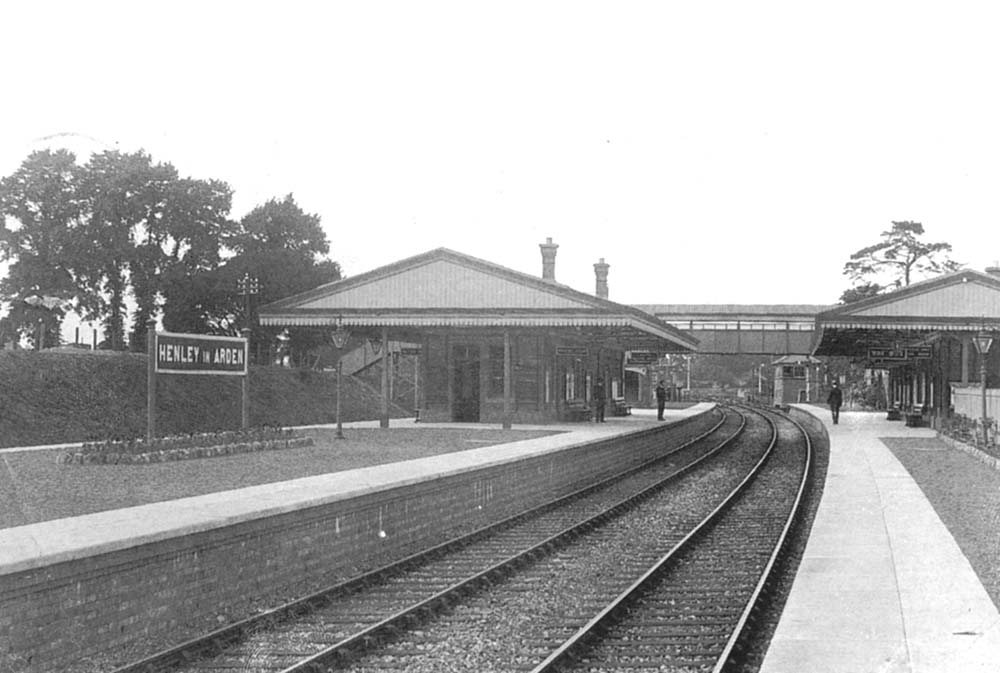 Looking northwards towards Birmingham along the down platform from the Stratford upon Avon end of Henley-in-Arden station
