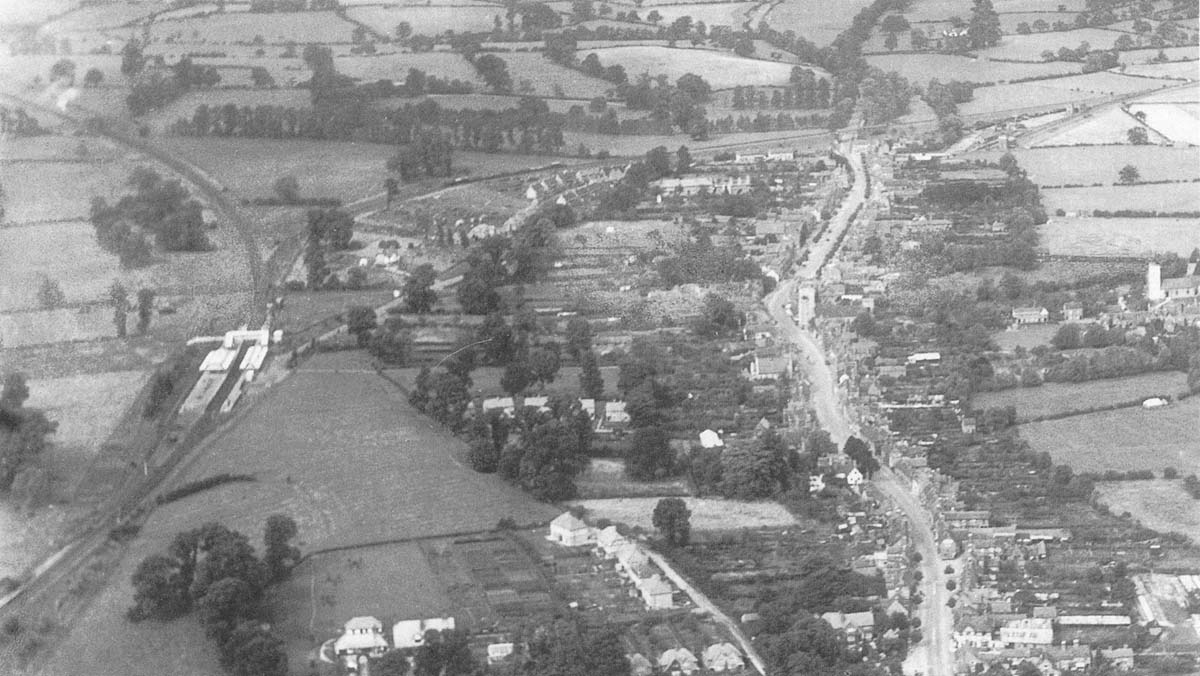 An aerial view of Henley-in-Arden with the North Warwickshire line on the left and the spur to the former branch line at the top