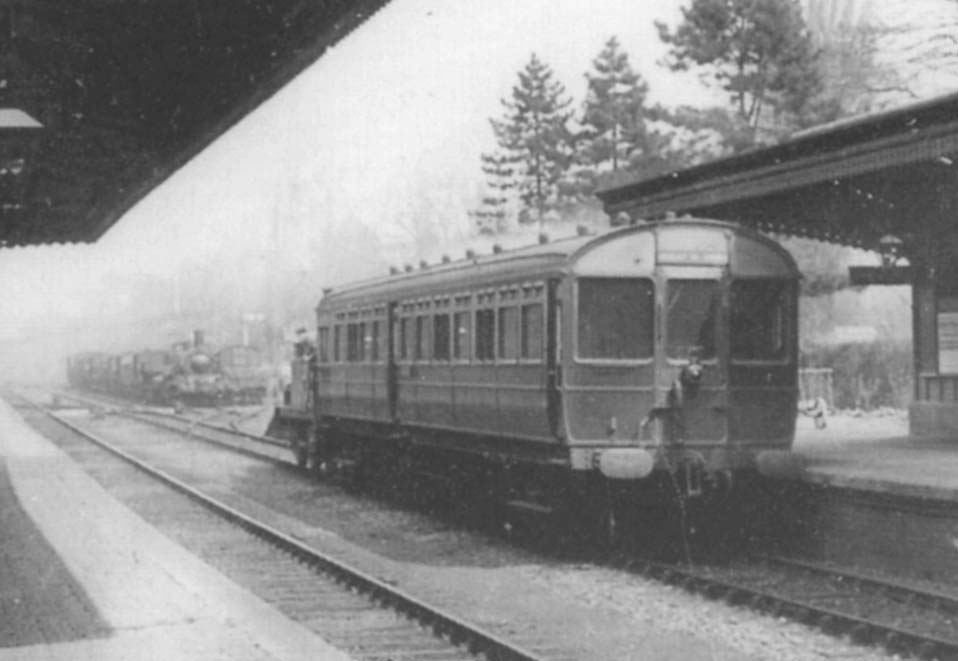 Close up showing the GWR 0-4-2T Class 517 powered Autotrain with its 'Henley-in-Arden' sign fixed above the centre window