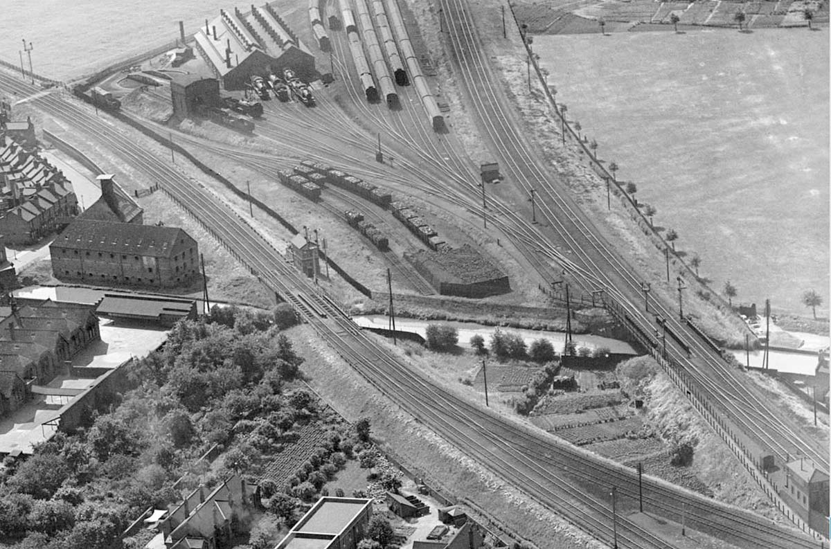 Aerial photograph of the area around the Great Western Railway�s Leamington locomotive depot and carriage sidings in 1934