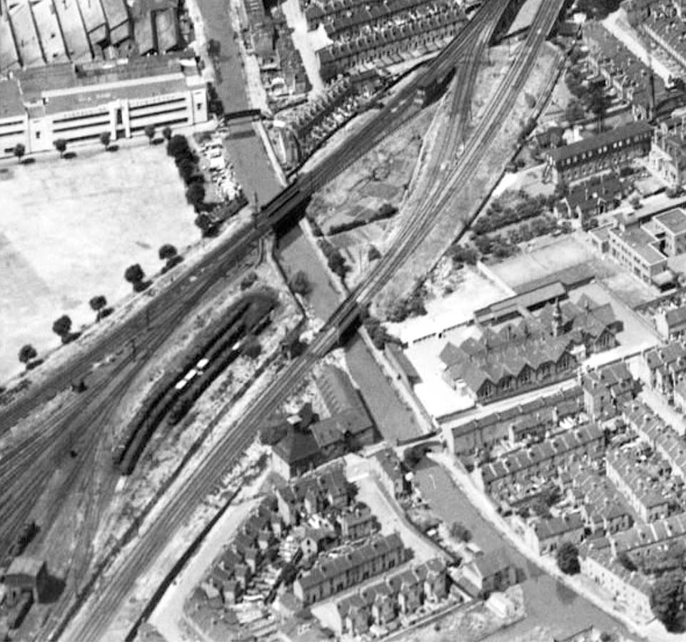 Aerial view of northern approach to Leamington in 1949, with the link line at the top of the photograph