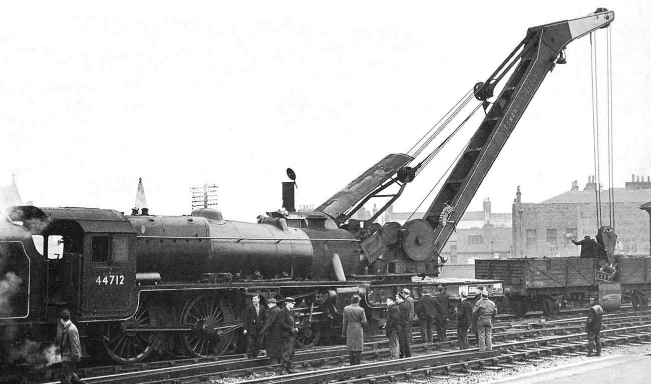 British Railways built 'Black Five' 4-6-0 No 44712 had become partly derailed at the former GWR station on 18th November 1962