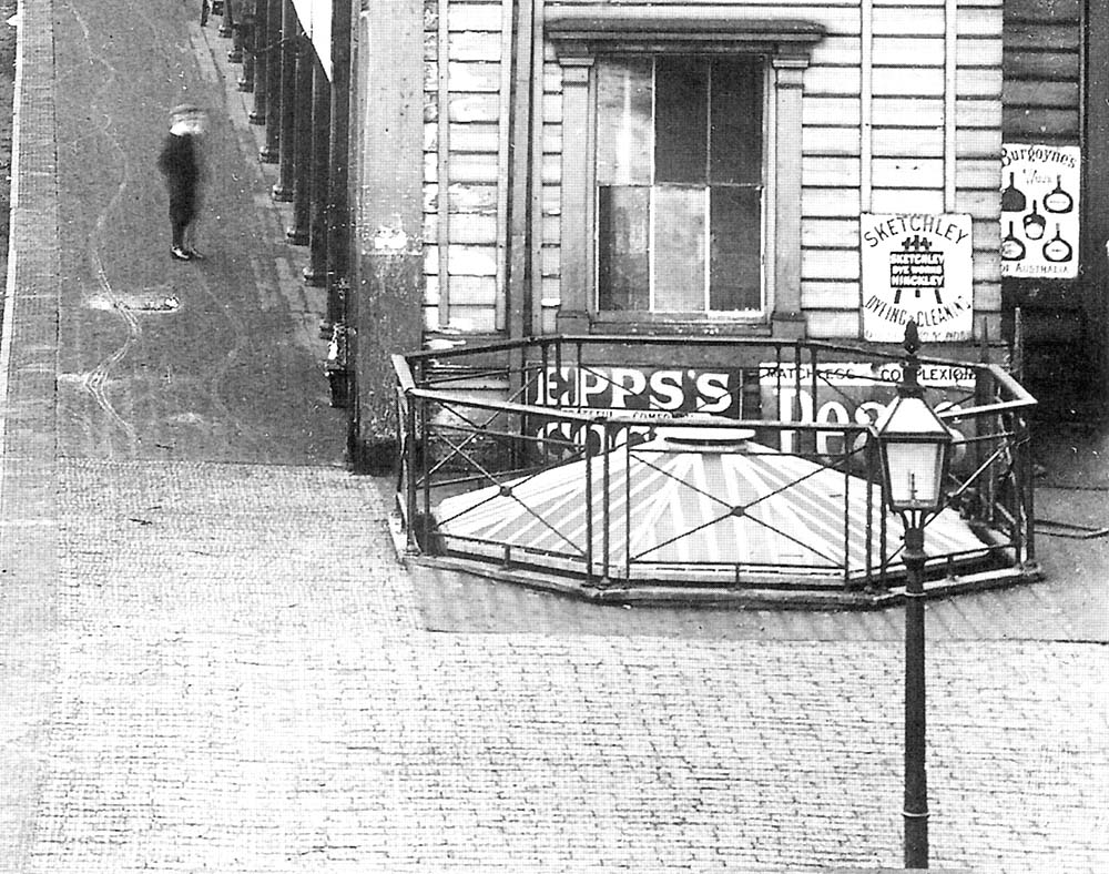 Close up showing the join where the platform was extended from very soon after building