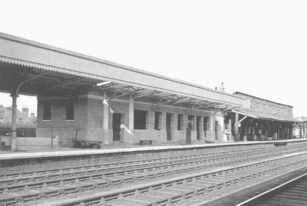Looking towards the up platform with the new waiting room, refreshment room and lavatories under construction