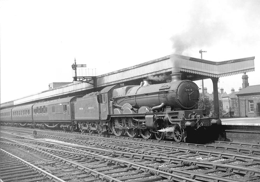 British Railways 4-6-0 Castle class No 7010 'Avondale Castle', with the later Hawksworth high sided tender, stands  at Leamington's up platform