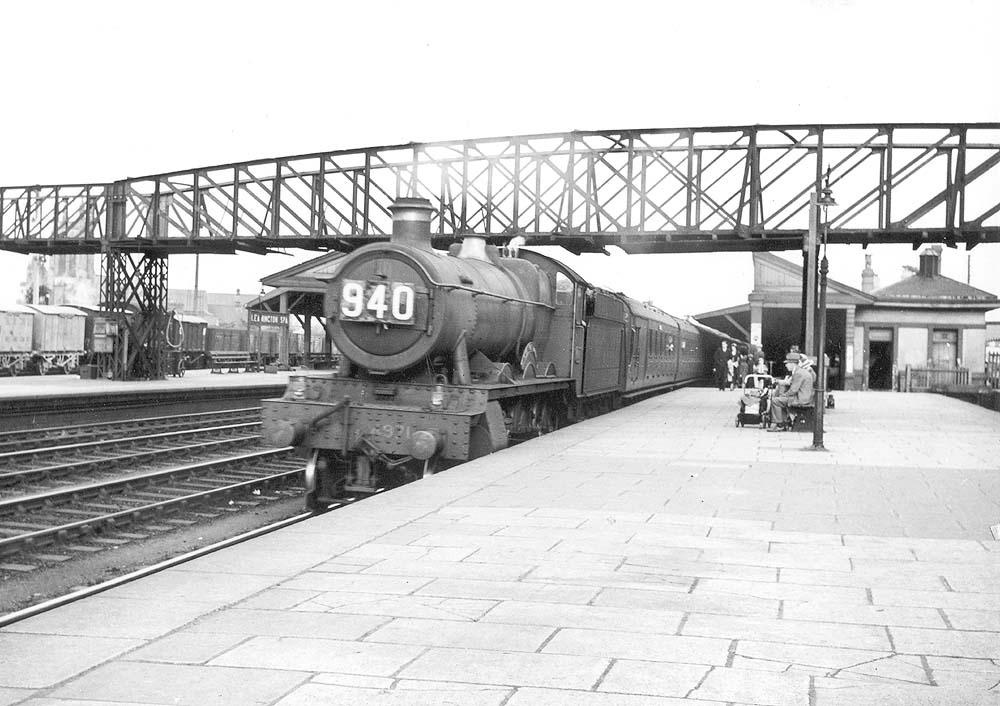 GWR 4-6-0 No 4971 'Stanway Hall' stands at Leamington's down platform at the head of an express to Snow Hill