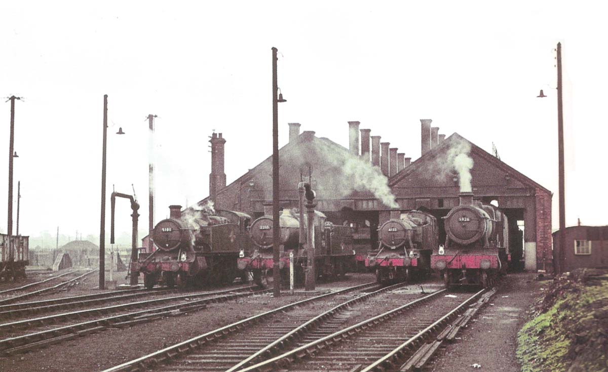 A line of ex-Great Western Railway locomotives outside Leamington shed on Tuesday 16th April 1963