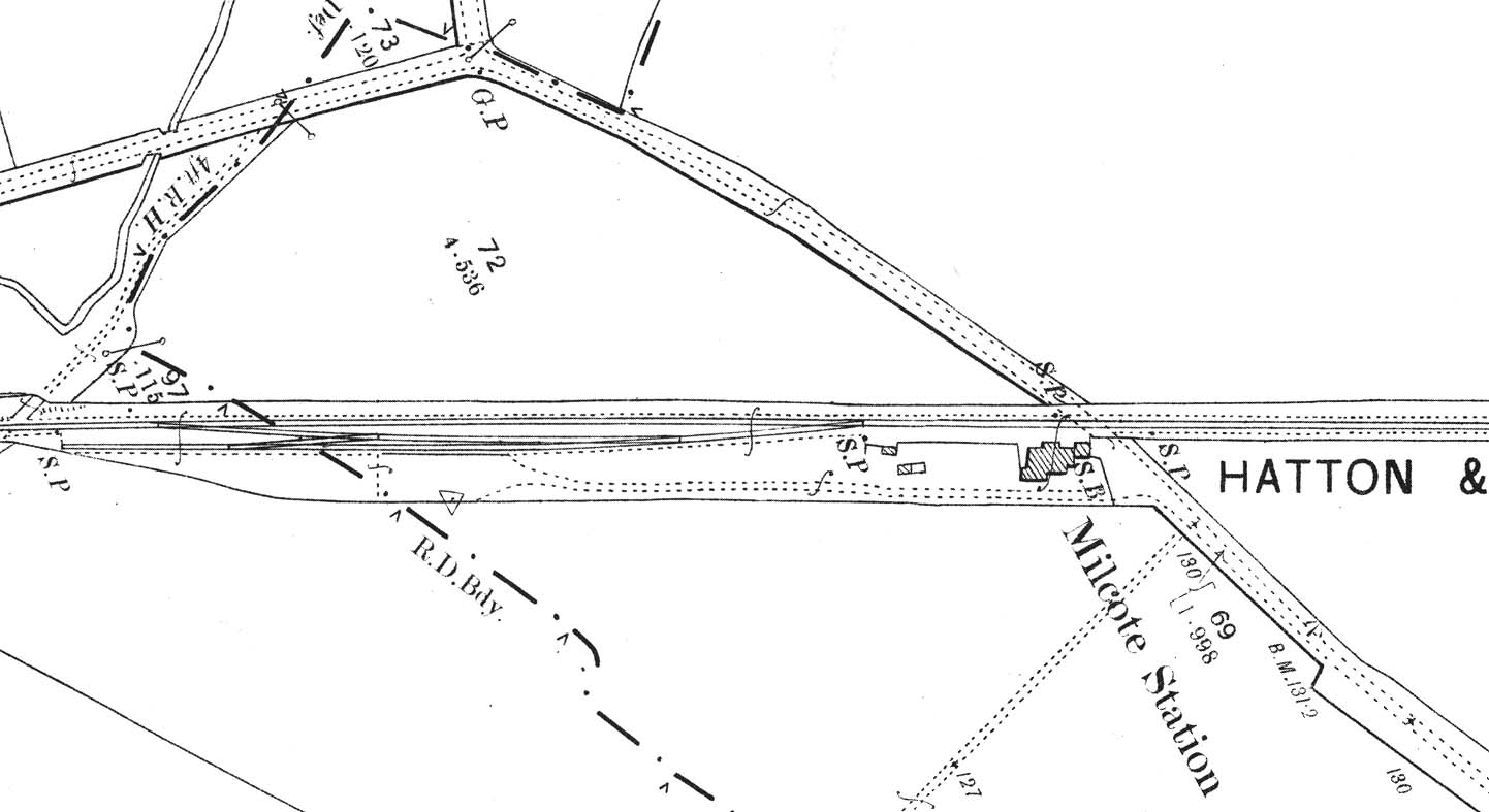 An 1900 Ordnance Survey map of Milcote station showing just the single line, a passing loop and a long siding