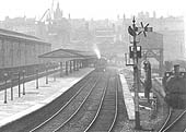 A 1914 view of the passenger terminus at Moor Street with a local suburban train adjacent to the traverser table