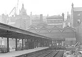 A view of the completed terminus building and the bay at the end of platform 2 with its traversing table in 1914