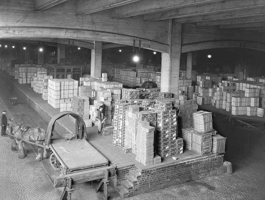 Under the ferro-concrete arches of Shed B were two loading platforms each with a rail face and both had a one ton electric crane