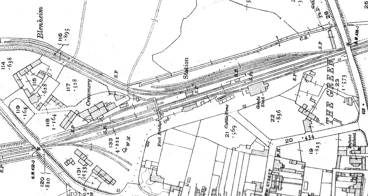 The 1919 revised Ordnance Survey map showing Moreton in Marsh station and the two sets of sidings in front of the tramway building