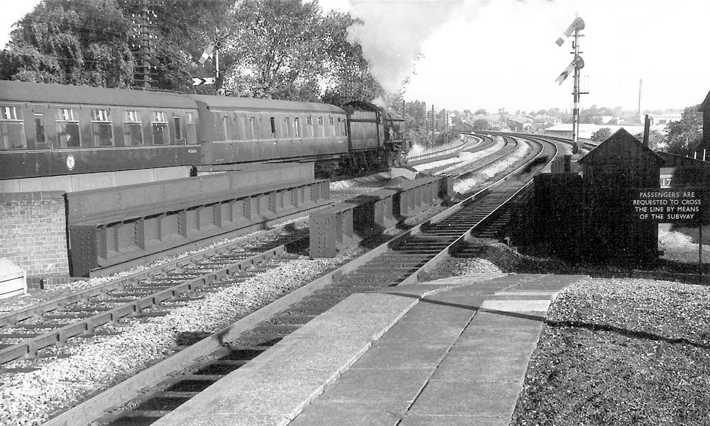 British Railways 4-6-0 40xx �Castle� class No 7008 �Swansea Castle� steams away from the Down Relief platform at Olton station