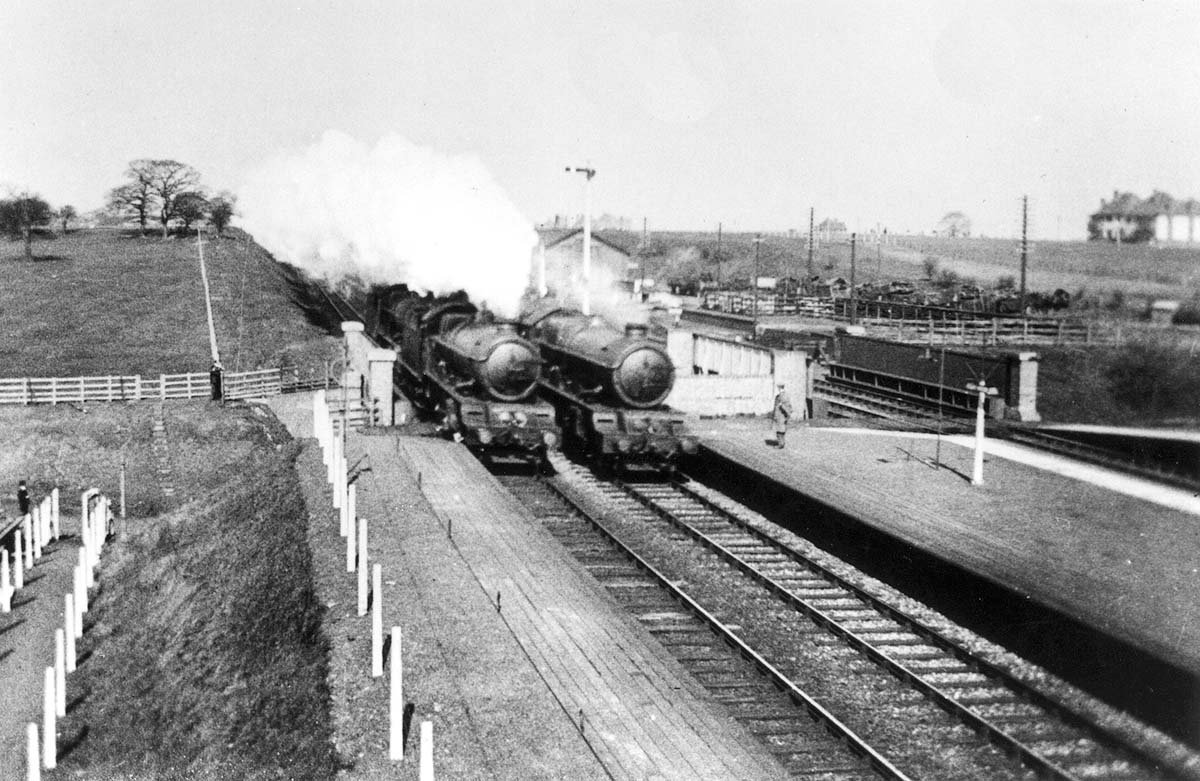Four GWR Kings No 6001 �King Edward VII� & No 6014 �King Henry VII� on the left, and No 6017 �King Edward IV� and No 6005 �King George II� on the right