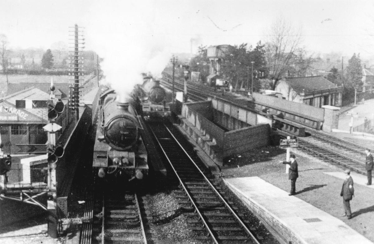 Four Great Western Railway 4-6-0 60xx (King) class locomotives carry out the 1st speed test on the plate girder bridge over Grange Road / Station Road