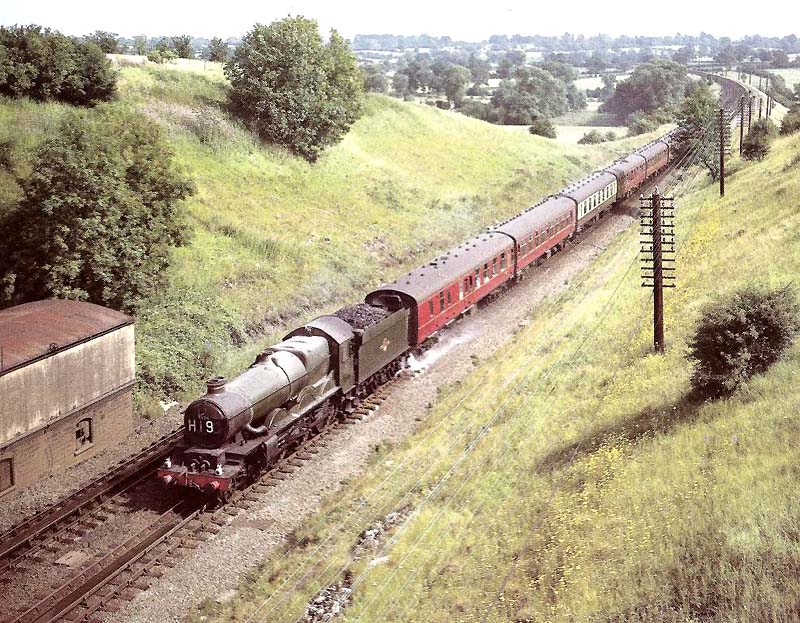BR 40xx �Castle� Class 4-6-0 No 7029 �Clun Castle� with the 1:10 pm Paddington to Wolverhampton  Low Level express