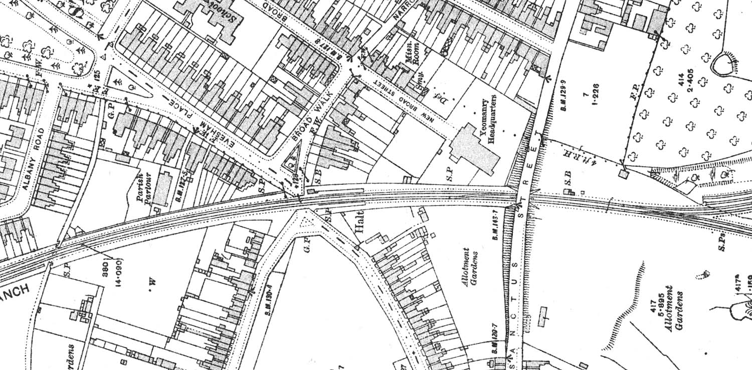 A 1913 Ordnance Survey map showing the layout and juxtaposition of Evesham Road Crossing and Sanctus Street
