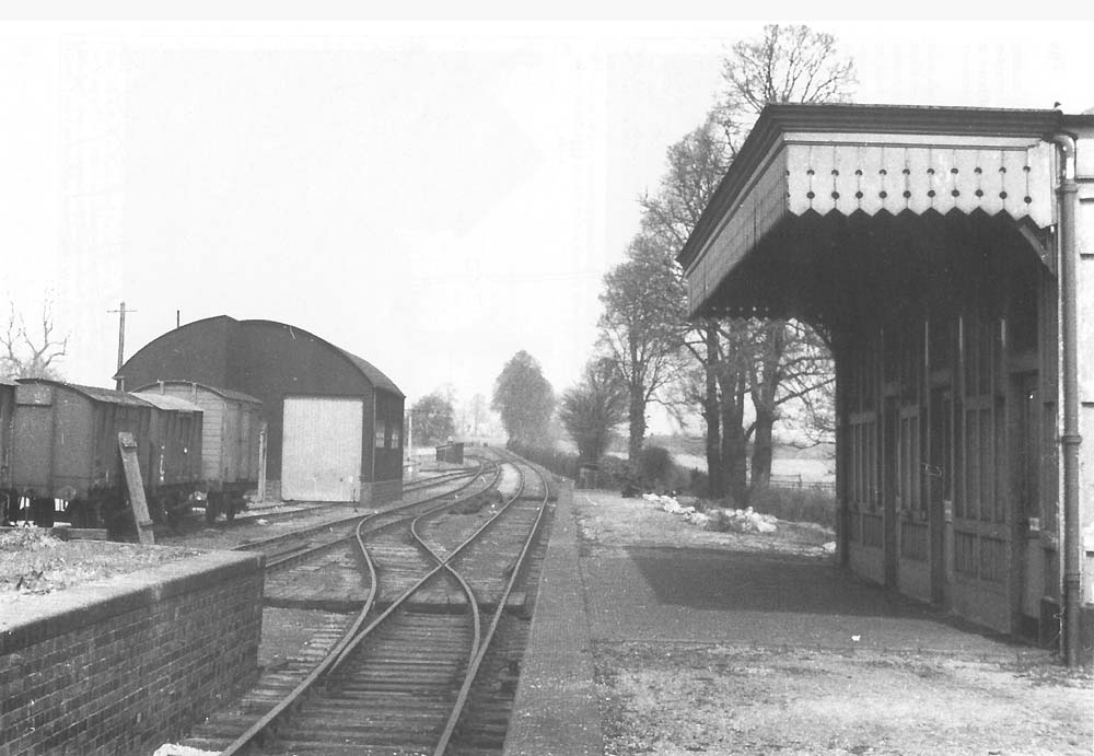 Shipston-on-Stour Station: Looking towards Moreton-in-Marsh with the ...