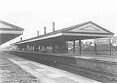 A 1951 view taken from the Relief island platforms and looking towards Snow Hill showing the Main platforms with the booking office behind