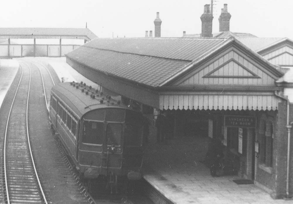 Close up showing the auto-trailer standing at the down platform whilst staff and passengers wait to board the service to Honeybourne